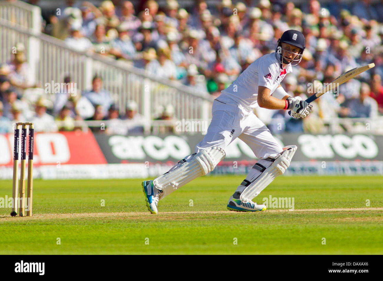 Londres, Royaume-Uni. 19 juillet, 2013. Joe joue un coup de racine au cours de la deuxième journée de l'Investec Cendres 2e test match, à Lords Cricket Ground le 19 juillet 2013 à Londres, en Angleterre. Credit : Mitchell Gunn/ESPA/Alamy Live News Banque D'Images