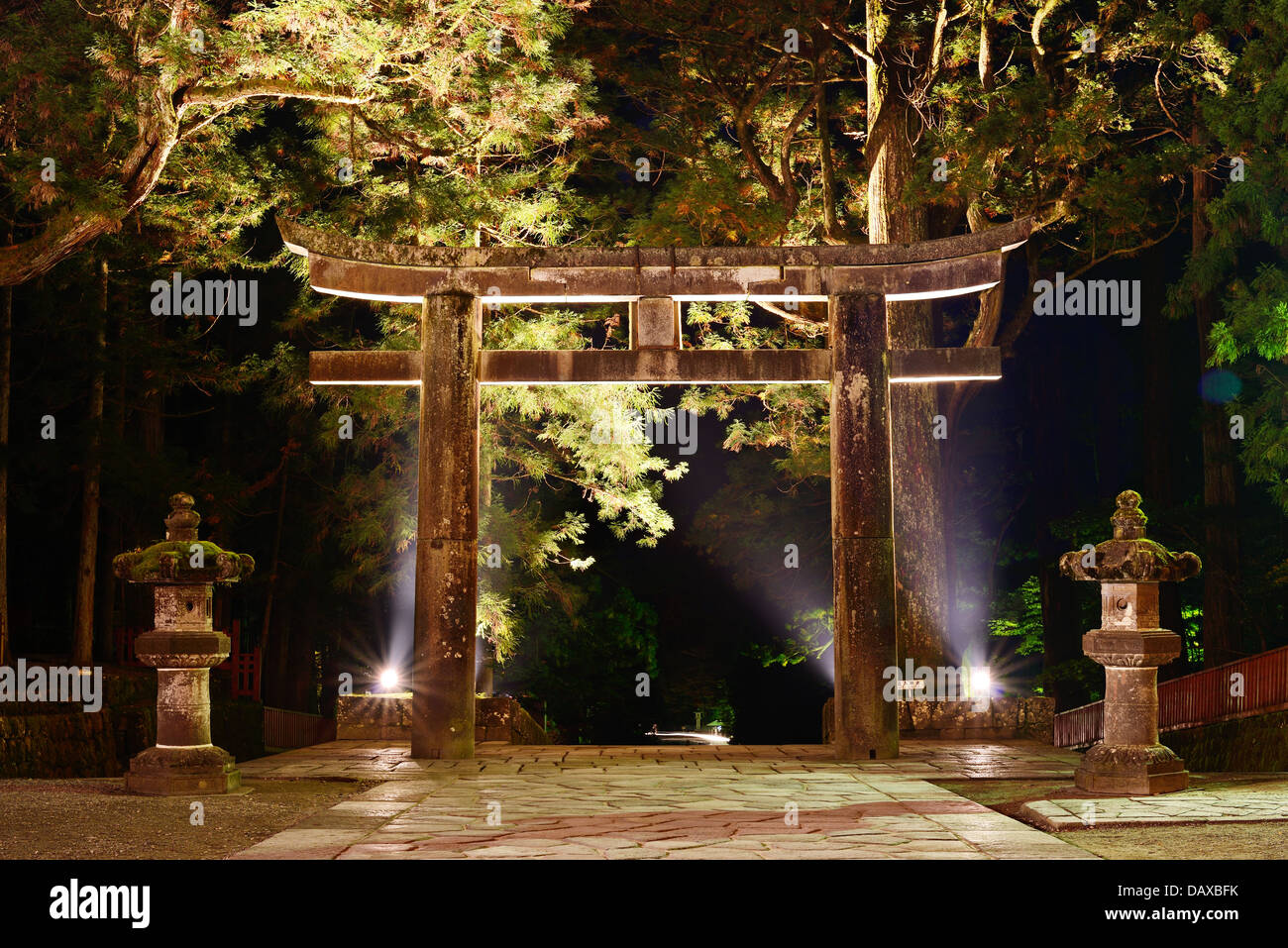 La pierre est un ishidori tori gate à Nikko, Japon. Banque D'Images