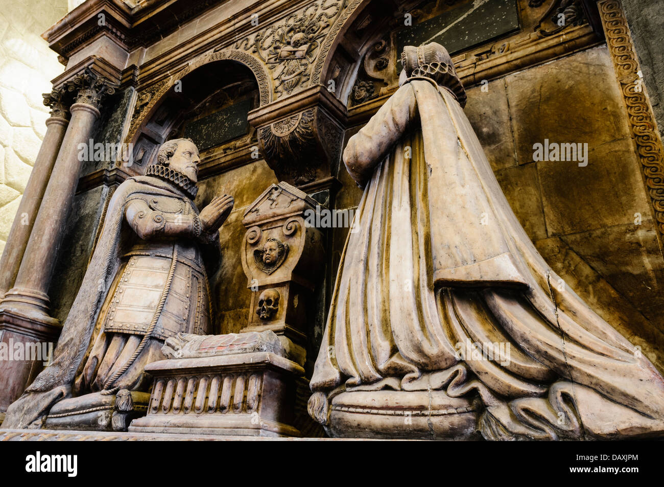 Monument à Sir Arthur Chichester et son épouse Lettice, à l'intérieur de Saint Nicholas Church of Ireland, Carrickfergus Banque D'Images