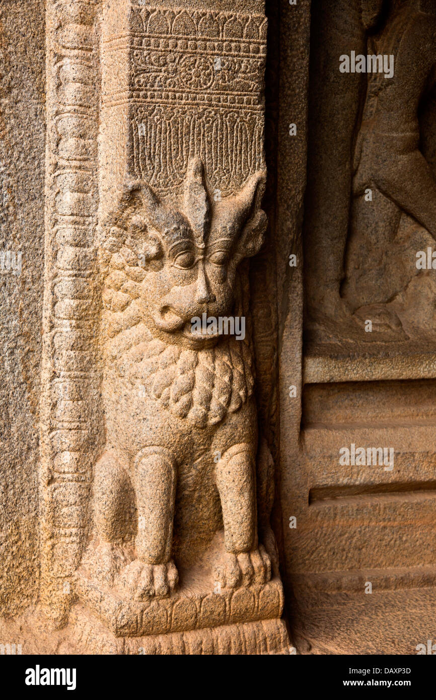 Plus de détails de sculptures dans un temple, district de Kanchipuram, Mahabalipuram, Tamil Nadu, Inde Banque D'Images