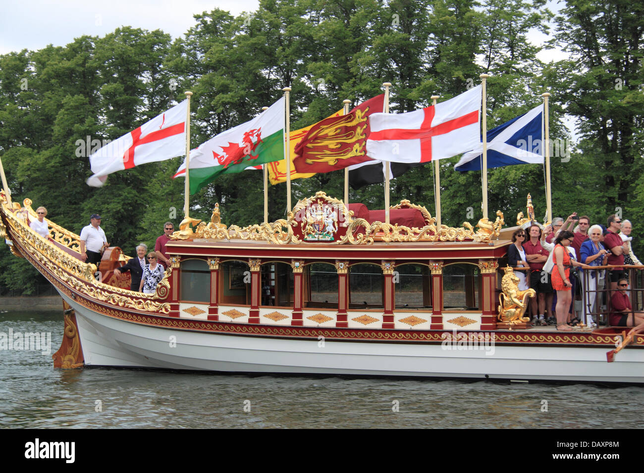 Barge Royale Gloriana QRB à Molesey Régate Amateur, 20 juillet 2013, Tamise, Hurst Park Riverside, East Molesey, près de Hampton Court, Surrey, Angleterre, Grande-Bretagne, Royaume-Uni, UK, Europe Crédit : Ian bouteille/Alamy Live News Banque D'Images