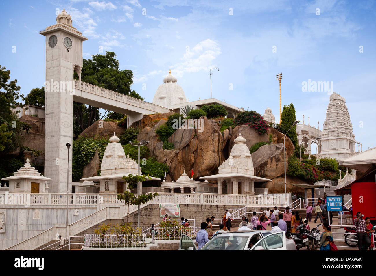 Les touristes dans un temple, Birla Mandir, Hyderabad, Andhra Pradesh, Inde Banque D'Images