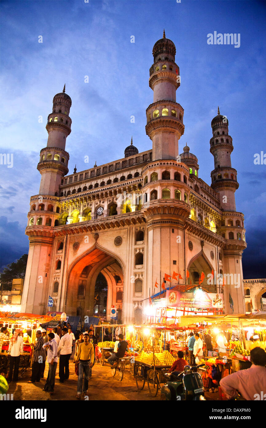 Façade d'une mosquée au crépuscule, Charminar, Hyderabad, Andhra Pradesh, Inde Banque D'Images