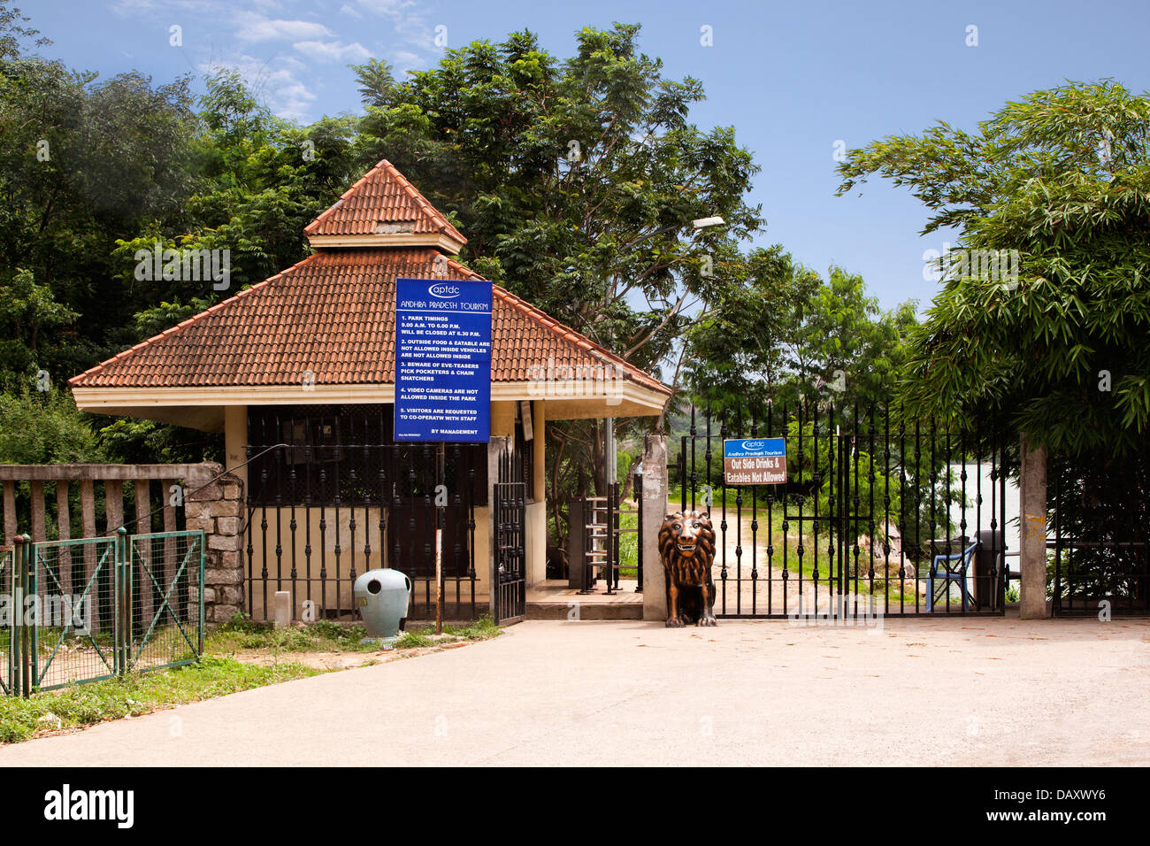 Entrée d'un parc, lac Durgam Chevuru, Rangareddy, Andhra Pradesh, Inde Banque D'Images