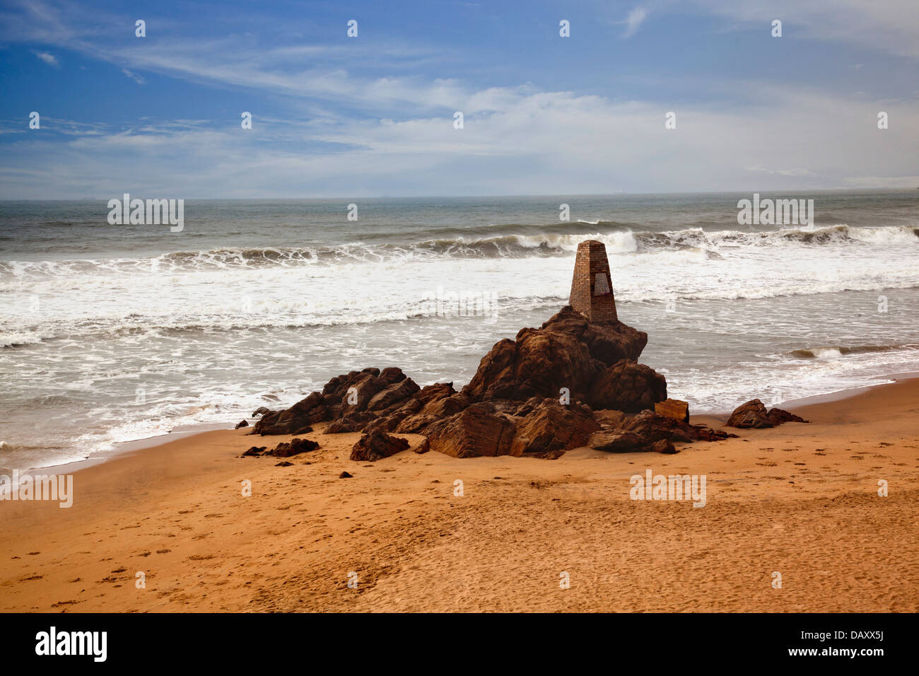 Rochers sur la plage, Visakhapatnam, Andhra Pradesh, Inde Banque D'Images