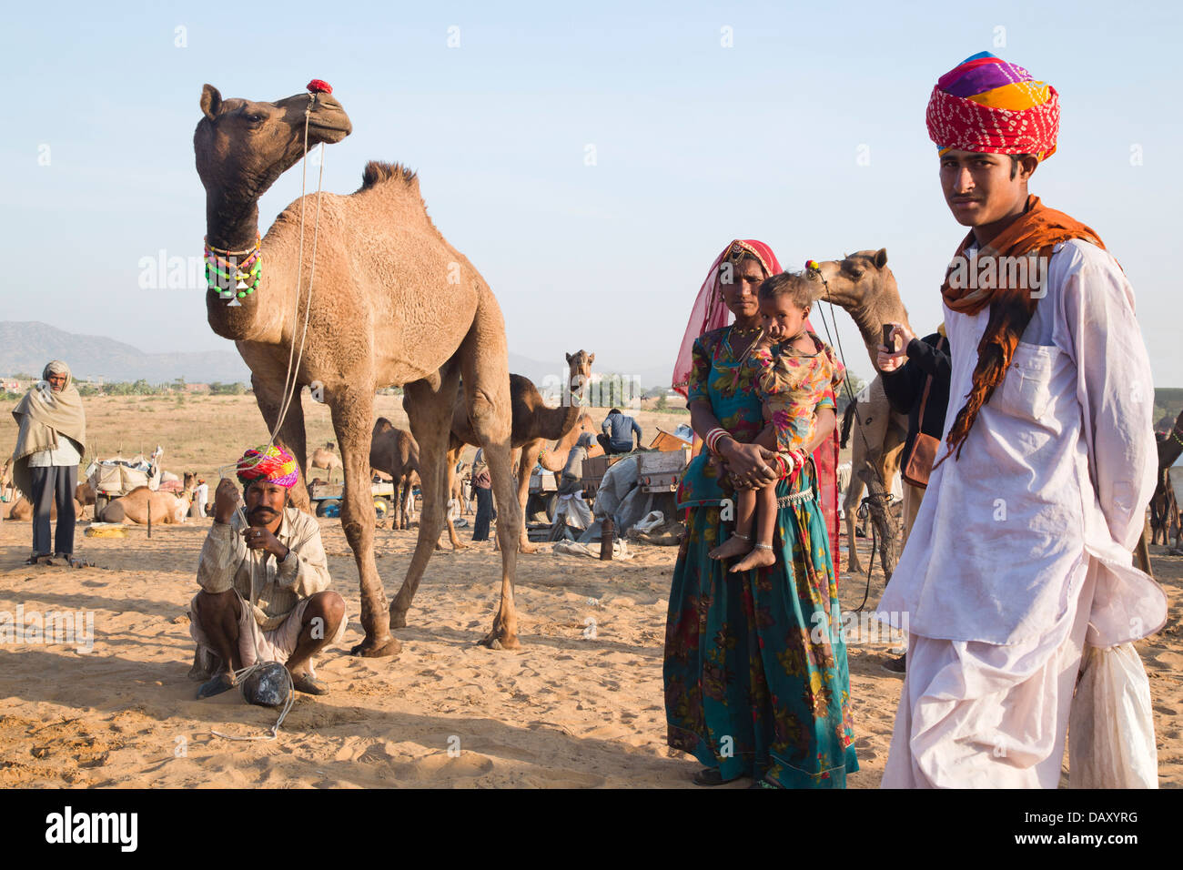 Une famille autochtone à Pushkar Camel Fair, Pushkar, Ajmer, Rajasthan, Inde Banque D'Images