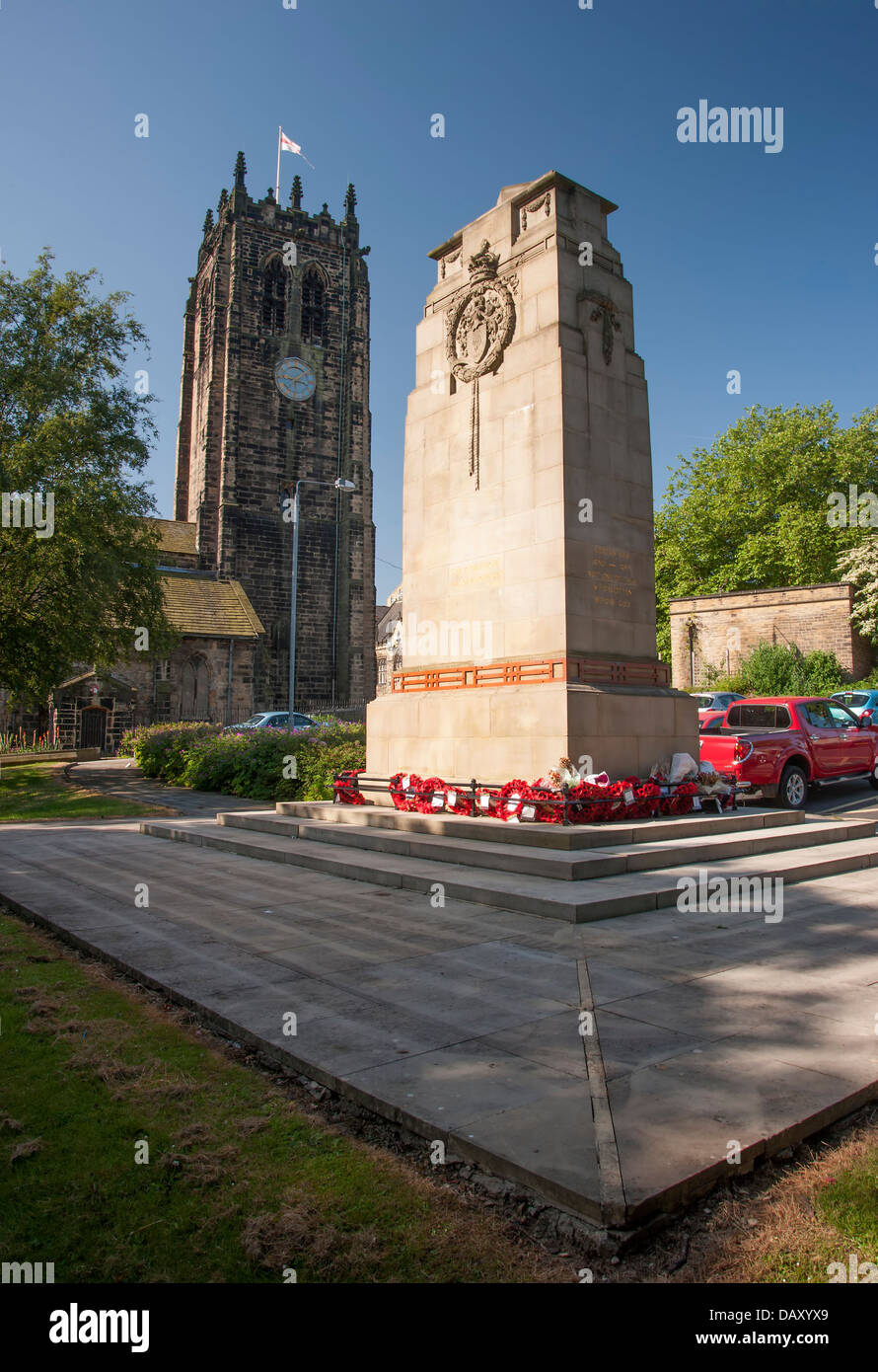 Cénotaphe aux morts à l'extérieur d'Halifax Minster Banque D'Images