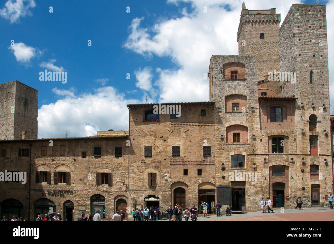 Piazza della Cisterna San Gimignano Toscane Italie Banque D'Images