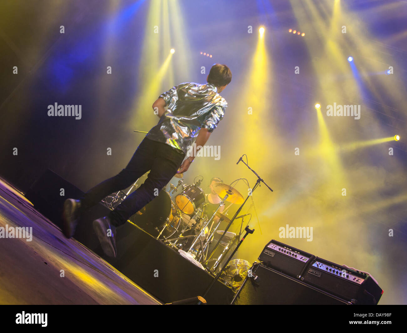 Porto, Portugal, 20 juillet, Meo Mares Vivas - Fête de la musique, d'Ope Palco, groupe anglais Klaxons, James Righton (Claviers et chant) et à courir sur la scène Crédit : Daniel Amado/Alamy Live News Banque D'Images