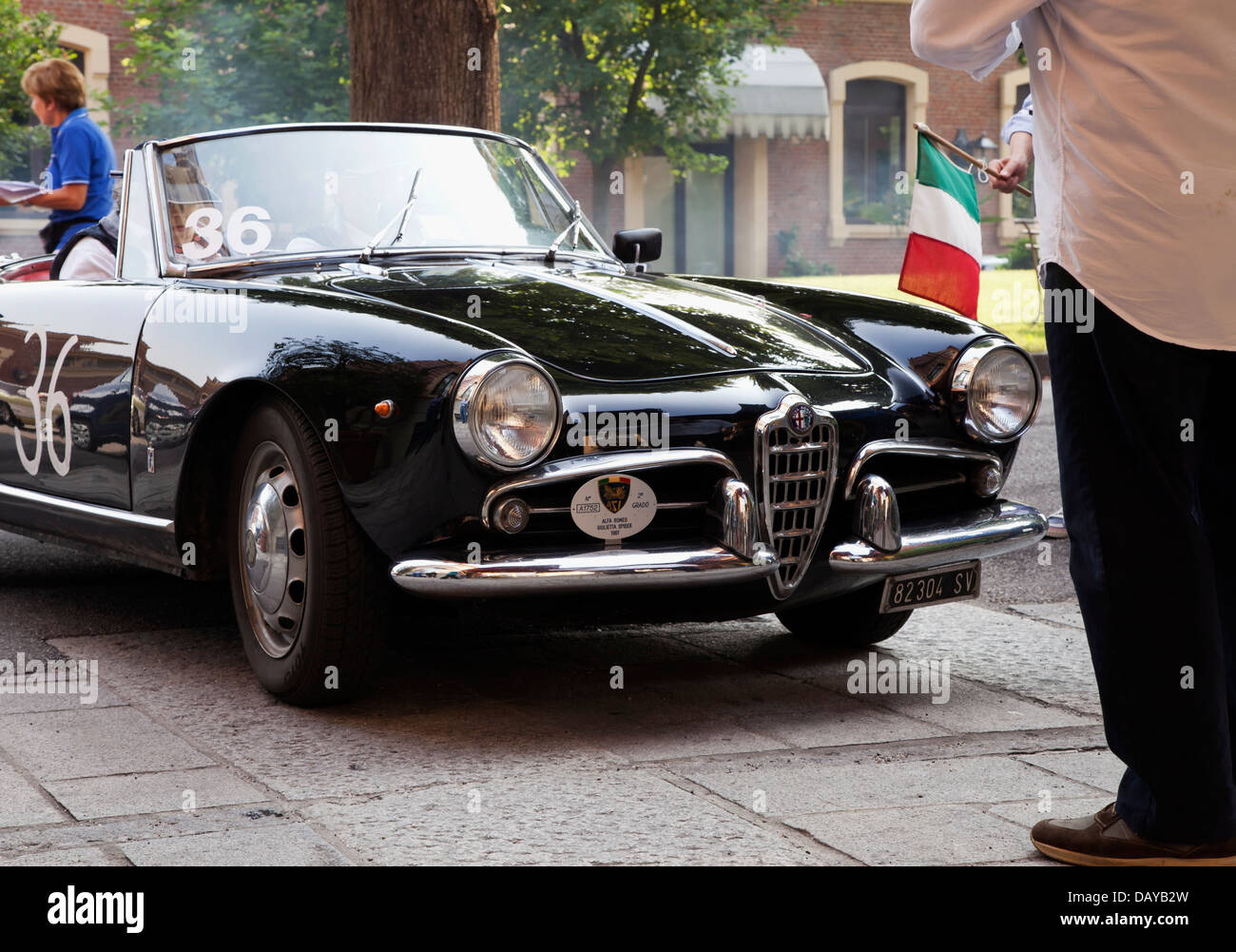 1961 Alfa Romeo Giulietta Spider conduit par Sergio et ramassa FAEDO Carla avant le début de la race 'Memorial Bordino' Banque D'Images