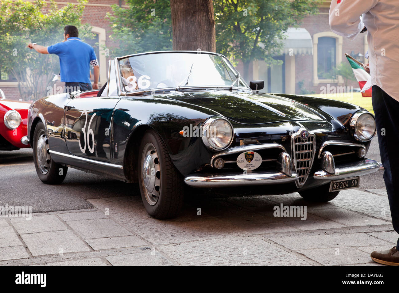 1961 Alfa Romeo Giulietta Spider conduit par Sergio et ramassa FAEDO Carla avant le début de la race 'Memorial Bordino' Banque D'Images