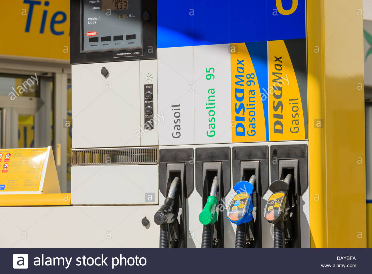 https://c8.alamy.com/compfr/daybfa/pompes-a-essence-espagnol-daybfa.jpg