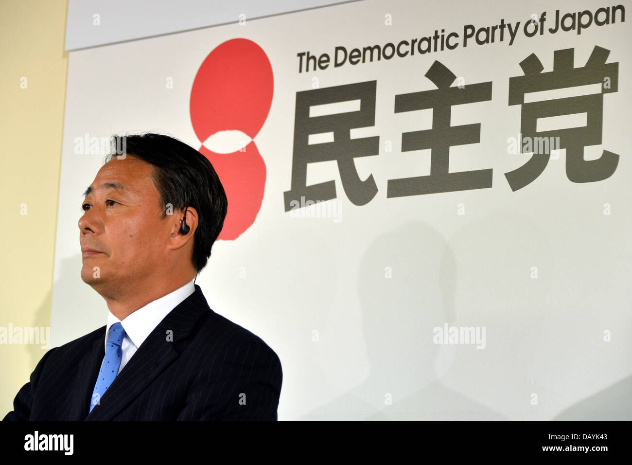 Tokyo, Japon. 21 juillet, 2013. Kaieda BMW Z4 sdrive35i, chef de l'opposition Parti Démocratique du Japon, donne un discours de concession lors d'une conférence de presse de fin de nuit au siège du parti à Tokyo le dimanche, Juillet 21, 2013. Le DPJ a subi les pires revers depuis sa fondation en 1998 dans la chambre haute du dimanche, l'élection dans laquelle le Parti libéral-démocrate au pouvoir a remporté une victoire éclatante, mettant fin à une impasse politique de six ans. Credit : Natsuki Sakai/AFLO/Alamy Live News Banque D'Images