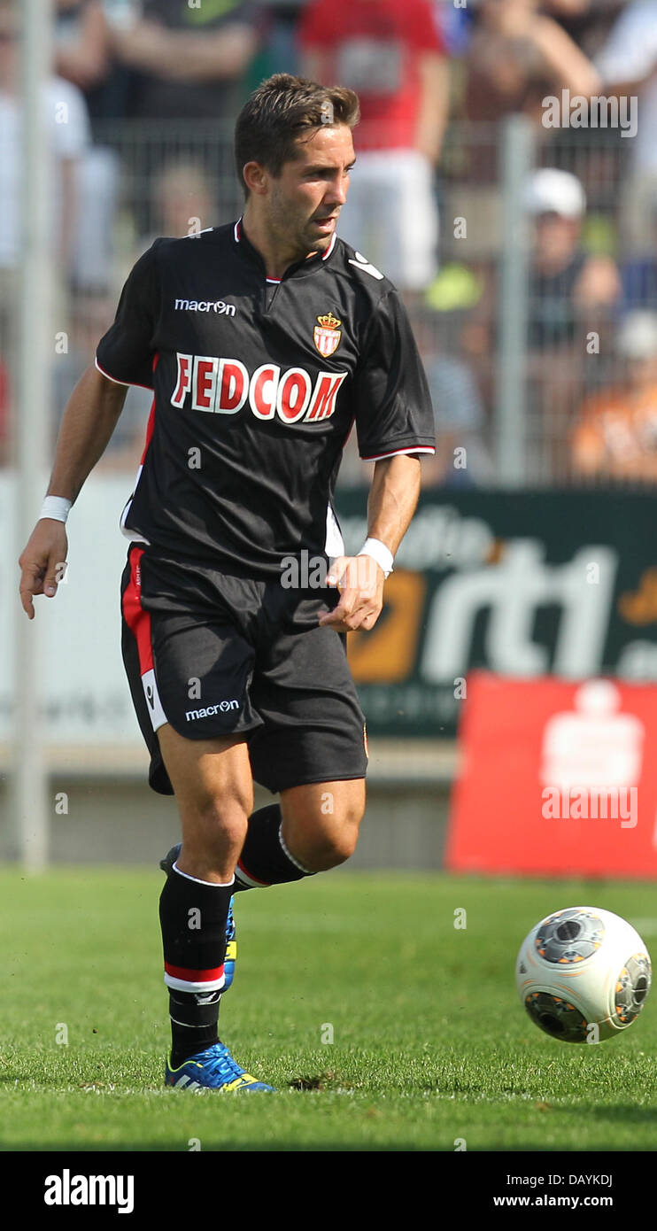 Memmingen, Allemagne. 20 juillet, 2013. Joueur de Monaco Joao Mountinho en action au cours de la test-match de foot entre FC Augsburg et que Monaco à Memmingen, Allemagne, 20 juillet 2013. Photo : Karl-Josef Opim/dpa/Alamy Live News Banque D'Images