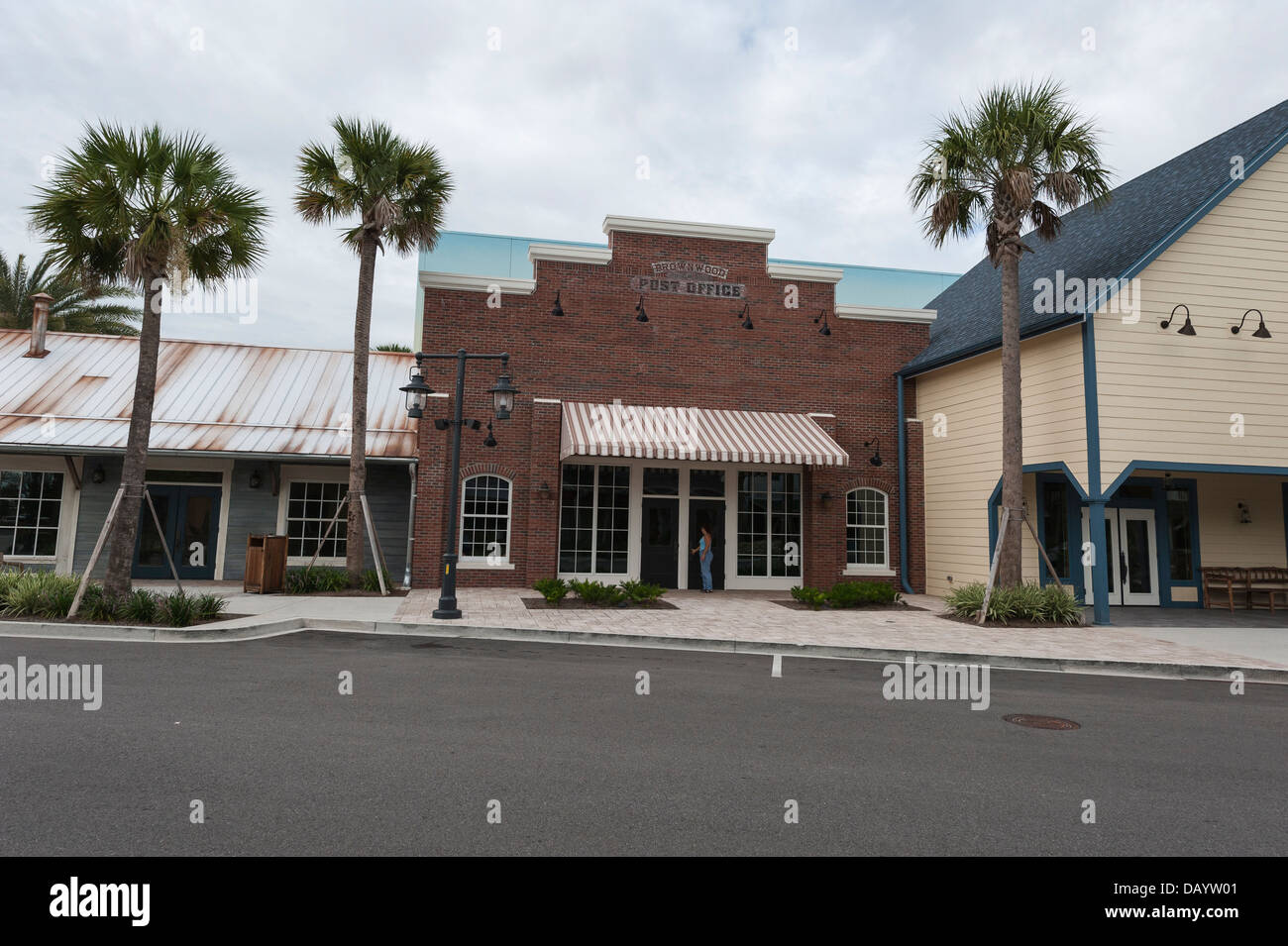 Bureau de poste à Brownwood dans les villages, en Floride, USA 55 et une communauté de retraite ci-dessus. Banque D'Images
