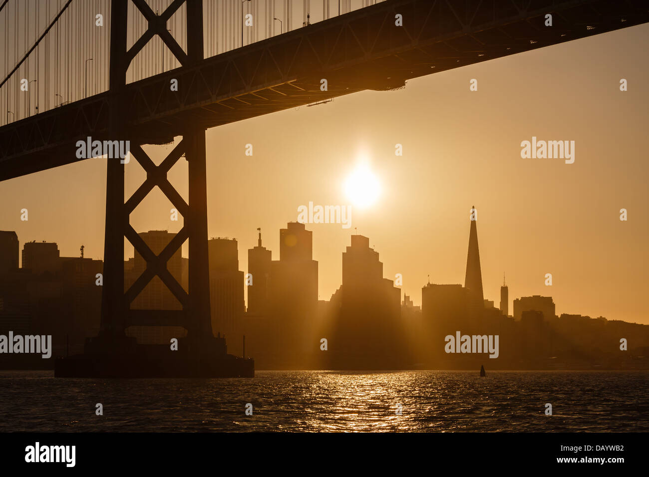 Horizon de San Francisco au coucher du soleil Banque D'Images