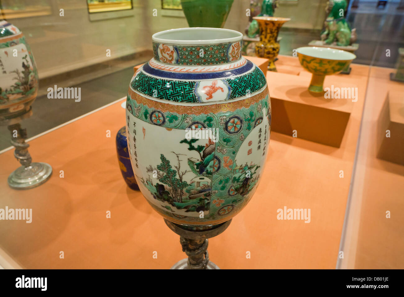Lanterne avec overglaze famille verte émaux sur porcelaine - Chine règne de Kangxi, 1662 Banque D'Images