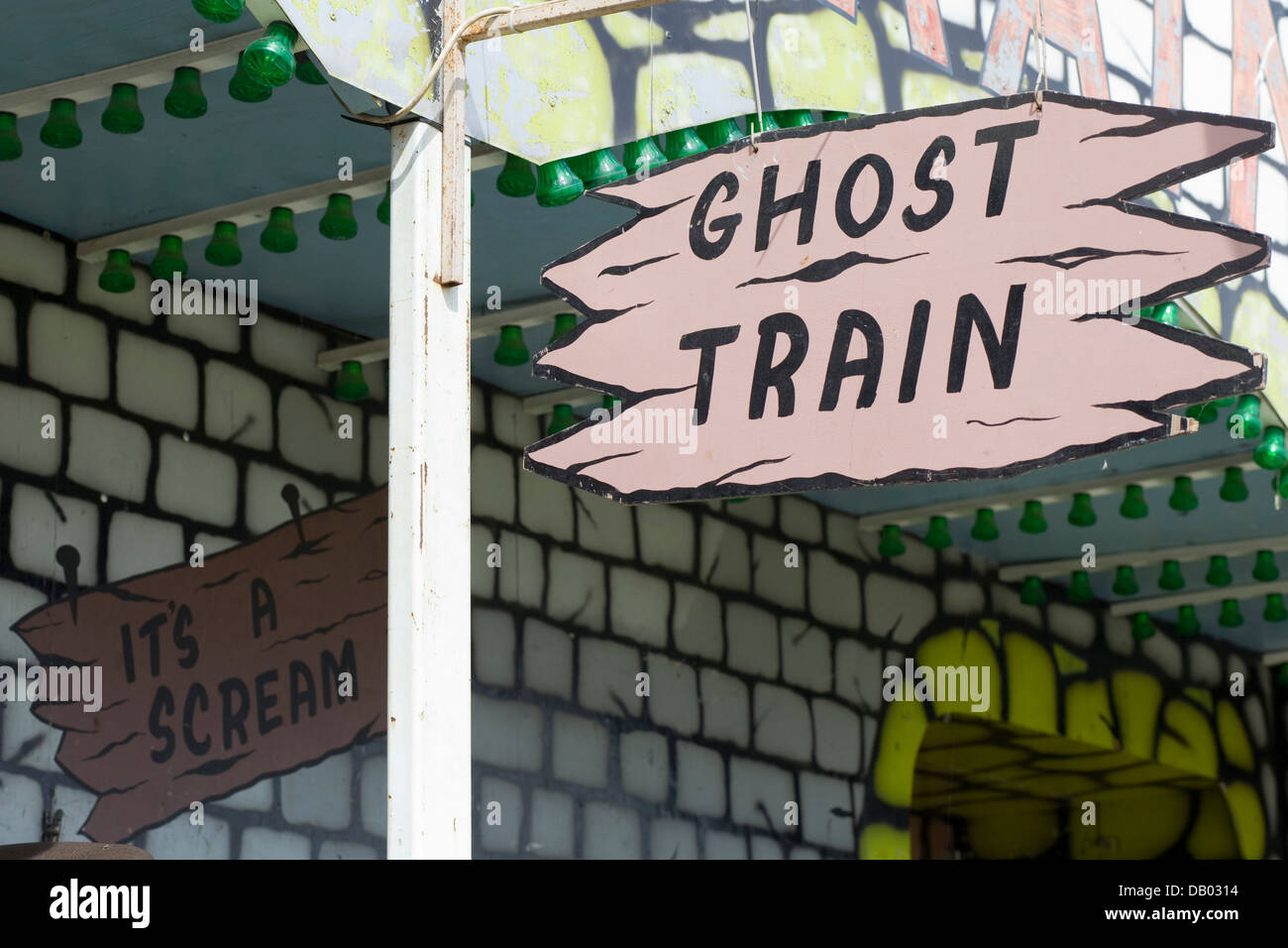 Le train fantôme à un champ de foire Banque D'Images