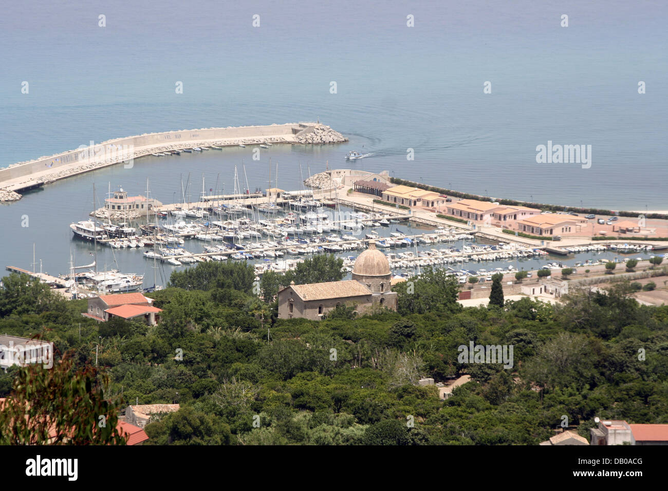 La photo montre une vue sur le port de tropea en Calabre, Italie, 26 juin 2007. Photo : Lars Halbauer Banque D'Images