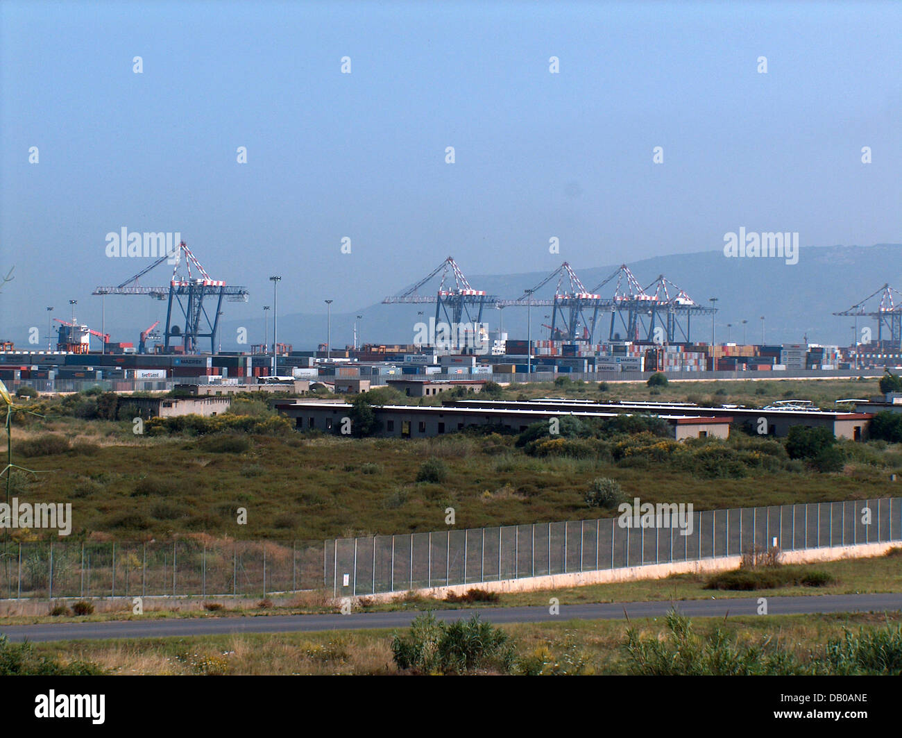 La photo montre le port à conteneurs grues à Gioia Tauro (Italie), 26 juin 2007. Photo : Lars Halbauer Banque D'Images