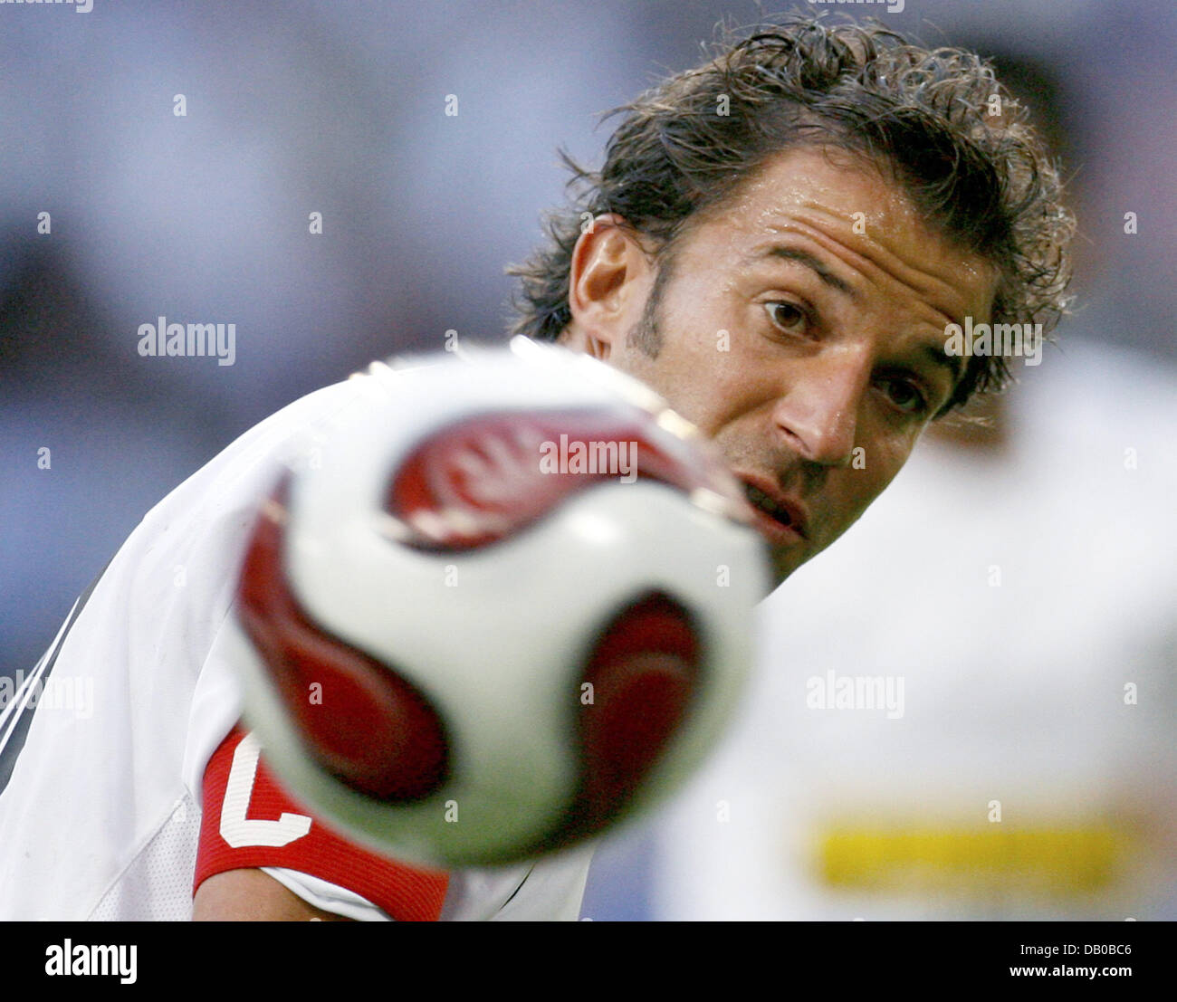 Alessandro Del Piero de Juventus de Turin regarde après le ballon pendant le match contre Hambourg SV à HSH Nordbank-Arena à Hambourg, Allemagne, 01 août 2007. Photo : Maurizio Gambarini Banque D'Images