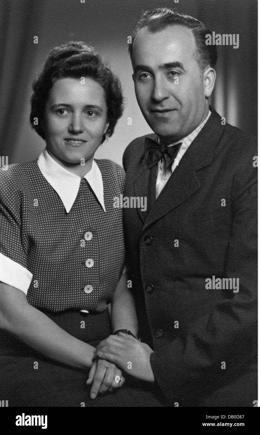 Personnes, couples, couple marié, carte postale, Hausschild, Zittau, 1952, droits additionnels-Clearences-non disponible Banque D'Images