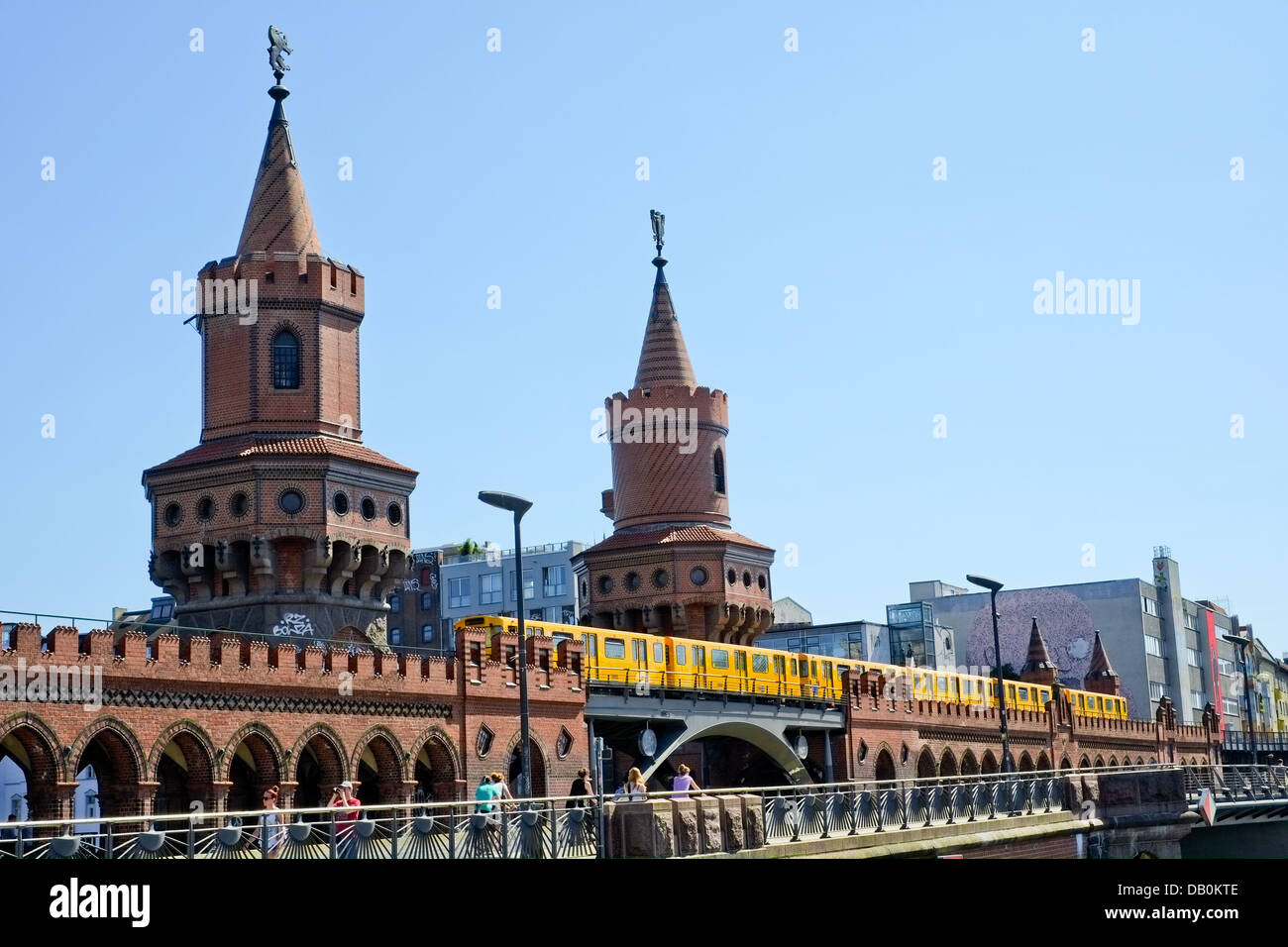 - Oberbaumbridge Oberbaumbruecke, Kreuzberg à Berlin Banque D'Images