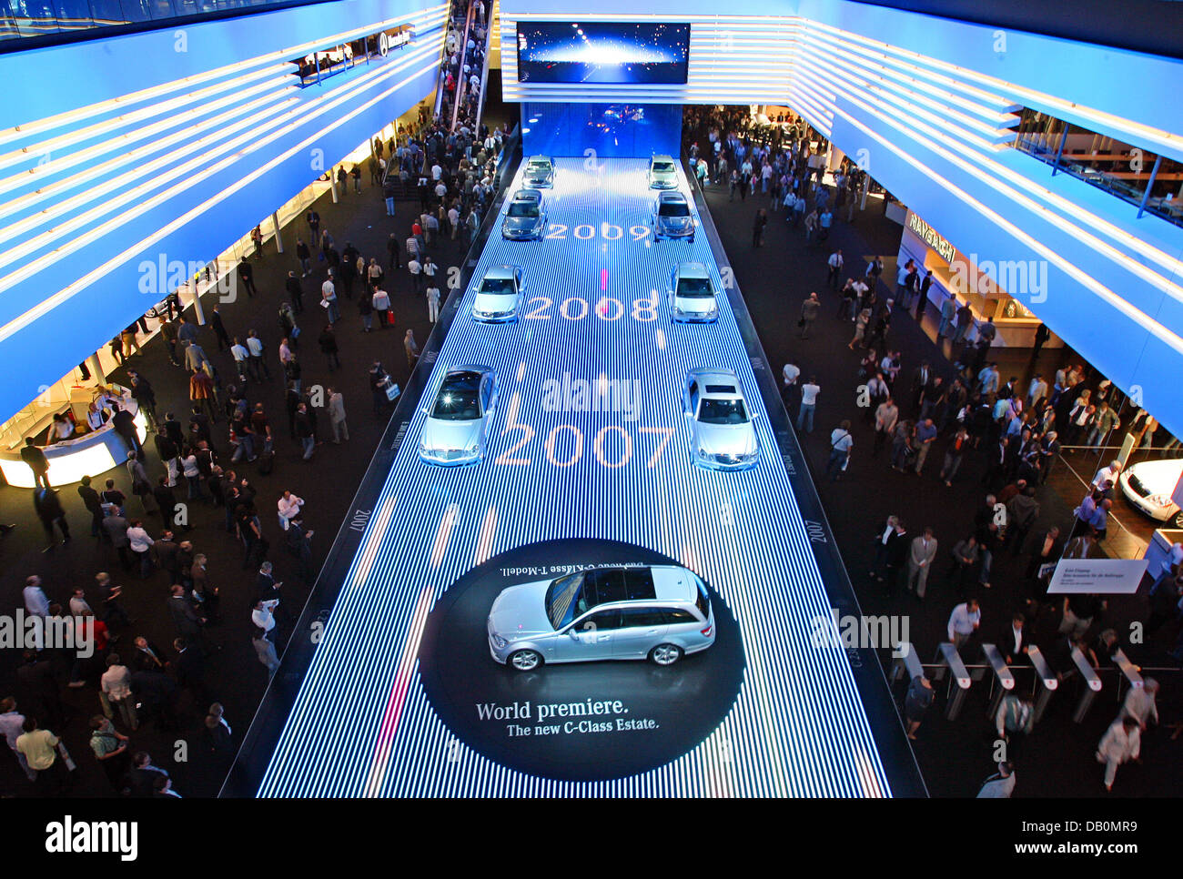 Mercedes présentation multimédia 'Road to the Future' Photo de le Salon International de l'automobile IAA de Francfort, Allemagne, 14 septembre 2007. IAA de cette année, l'un des plus importants salons automobiles, est en cours d'exécution du 13 au 23 septembre. Photo : Boris Roessler Banque D'Images