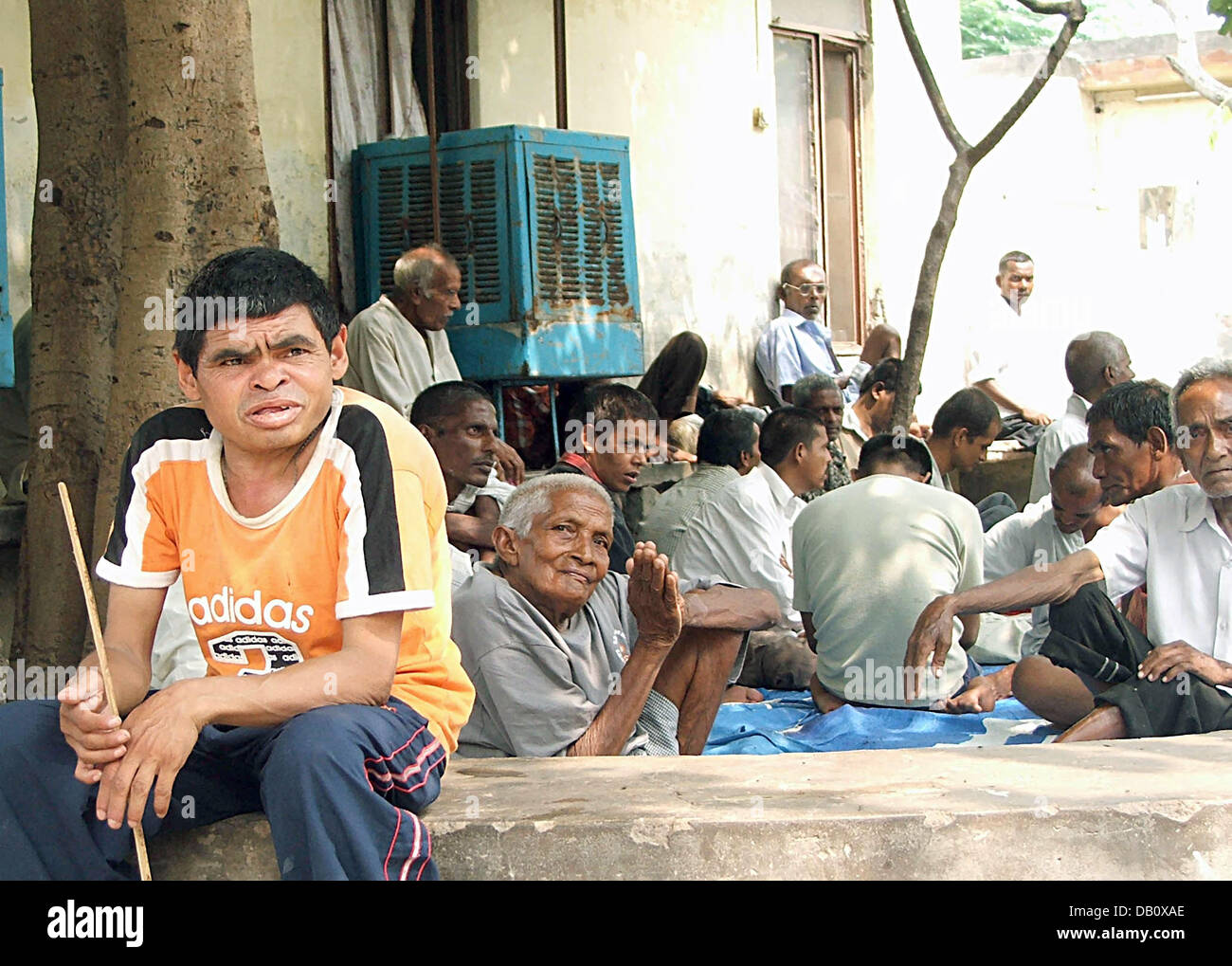 Les patients de la Men's ward sont illustrés à l'Nirmal Hriday Chambre d'un mourant Desolates à New Delhi, Inde, 30 août 2007. L 'ange de la Pauvre' a établi l'ordre du 'Missionaries de bienfaisance" et a fondé la première maison pour mourir dans Desolates Kalkutta en 1952. Il y a aujourd'hui plus de 5000 'Missionaries de charité. Mère Teresa est décédé le 05 septembre 1997 à Kalkutta. Pho Banque D'Images