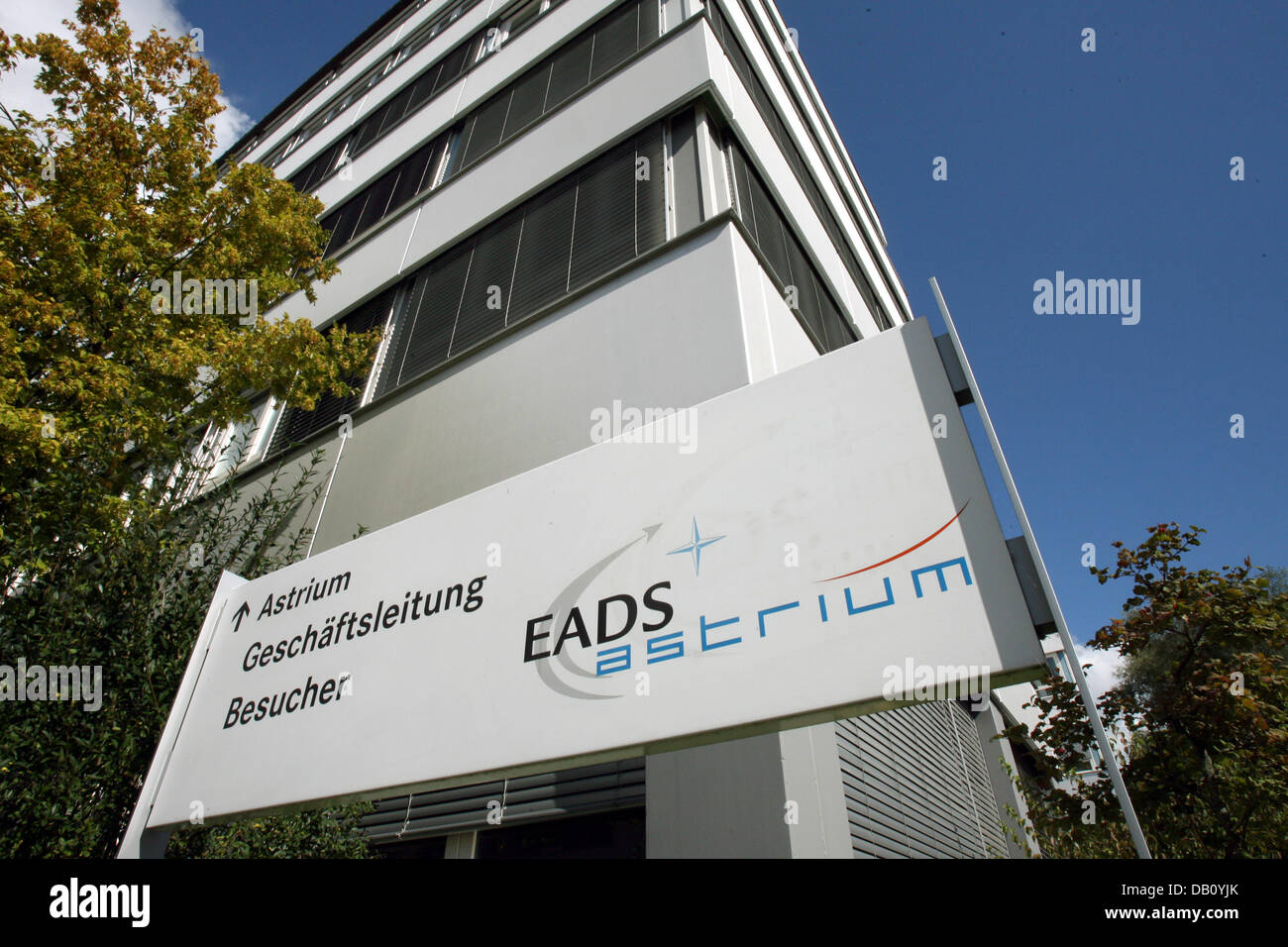 La pancarte d'EADS Astrium en photo au siège de la société à Friedrichshafen, Allemagne, 19 septembre 2007. EADS Astrium est une filiale d'EADS (European Aeronautic Defence and Space Company), un leader mondial de l'aéronautique, de la défense et des services associés. Photo : Patrick Seeger Banque D'Images