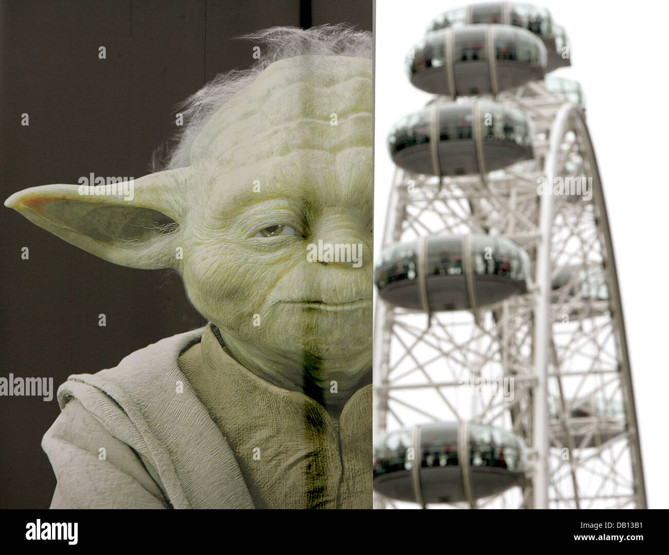 La photo montre le maître jedi Yoda (L), connu de tout le monde de la saga Star Wars, et le London Eye (R) à Londres, Royaume-Uni, 24 octobre 2007. La grande roue de London Eye est situé à la rivière Thames, les banques et les plus grandes ferris roues à ce jour. Photo : Rolf Vennenbernd¿ Banque D'Images