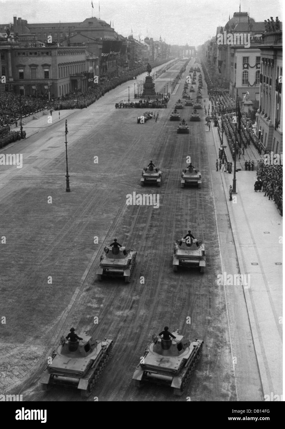 Nazisme / National socialisme, militaire, armée, revue militaire au 49e anniversaire d'Adolf Hitler, Unter den Linden, Berlin, 20.4.1938, droits additionnels-Clearences-non disponible Banque D'Images
