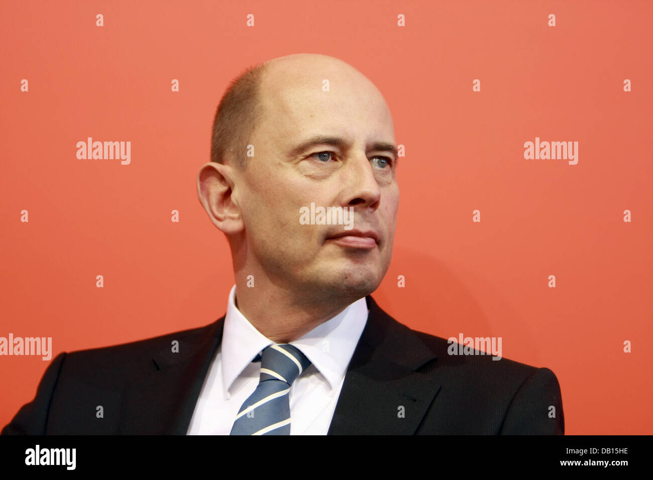 Wolfgang Tiefensee, ministre allemand des Transports, de la construction et du développement urbain, est photographié au cours d'une présentation du livre à Francfort-sur-Main, Allemagne, 14 octobre 2007. Photo : Erwin Elsner Banque D'Images