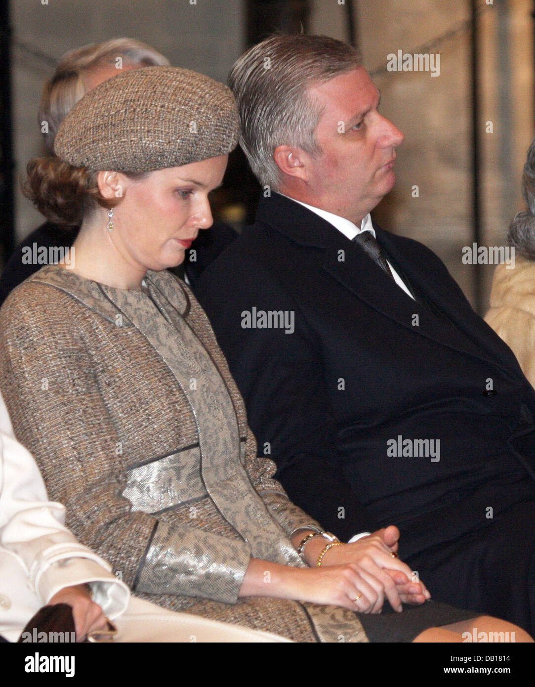 Le Prince Philippe (R) et son épouse la Princesse Mathilde de Belgique (L) assister à la 'Koningsfeest célébrations' à Bruxelles, Belgique, 15 novembre 2007. Au cours de l'Koningsfeest les étudiants ont protesté contre la monarchie. Certains d'entre eux ont été prises dans costudy par la police. Photo : Albert Nieboer (Pays-Bas) Banque D'Images