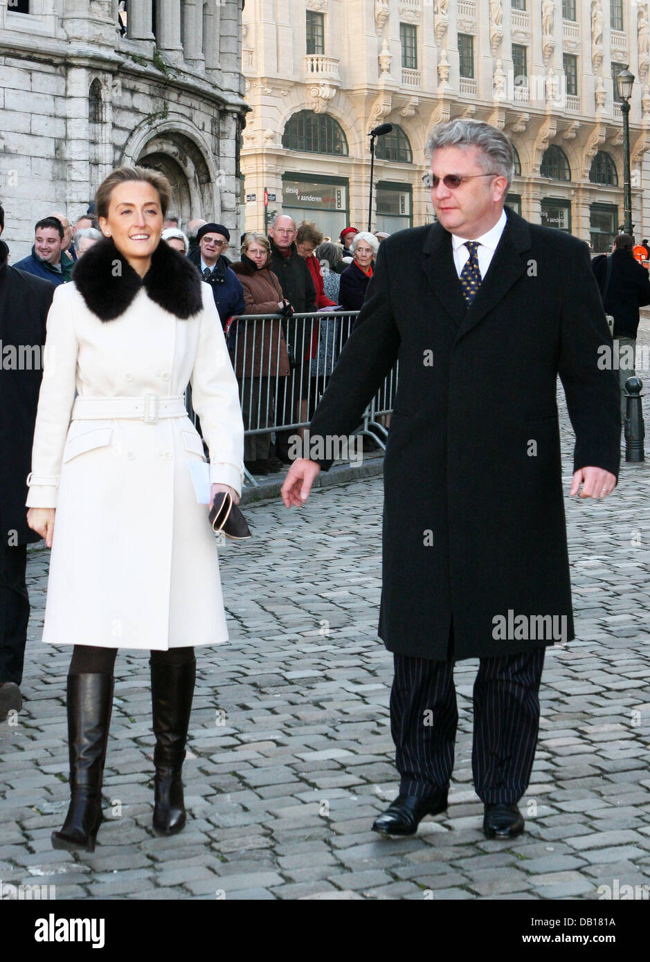 Belgique La Famille royale, le Prince Laurent et son épouse la Princesse Claire de Belgique assister à la "fête des Koningsfeest à Bruxelles, Belgique, 15 novembre 2007. Au cours de l'Koningsfeest les étudiants ont protesté contre la monarchie. Certains d'entre eux ont été prises dans costudy par la police. Photo : Albert Nieboer (Pays-Bas) Banque D'Images