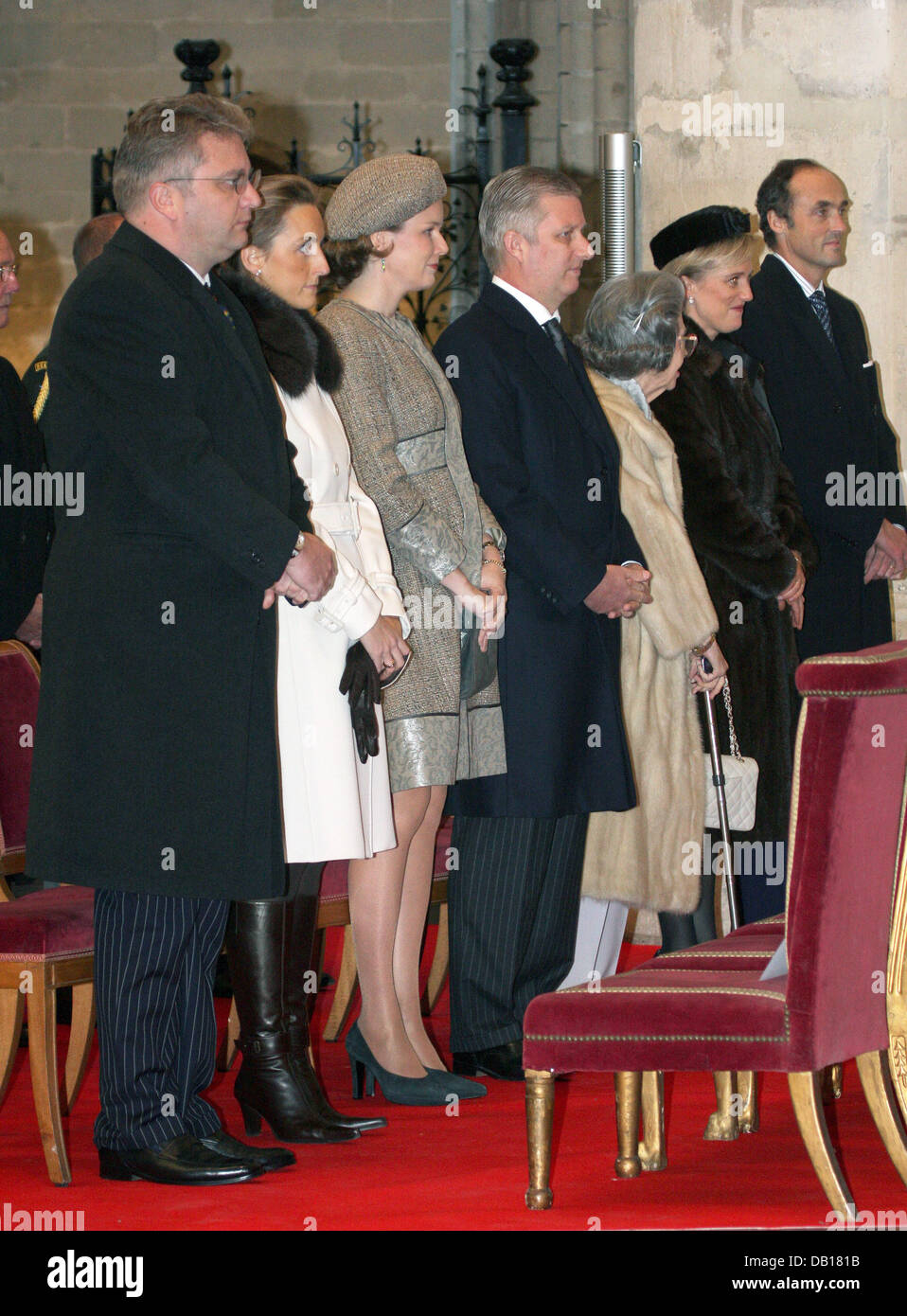 Le Prince Laurent (L-R), son épouse la Princesse Claire, la Princesse Mathilde, le Prince Philippe, La Reine Fabiola, La Princesse Astrid et le Prince Lorenz de Belgique, assister à la "fête des Koningsfeest à Bruxelles, Belgique, 15 novembre 2007. Au cours de l'Koningsfeest les étudiants ont protesté contre la monarchie. Certains d'entre eux ont été prises dans costudy par la police. Photo : Albert Nieboer (Pays-Bas Banque D'Images