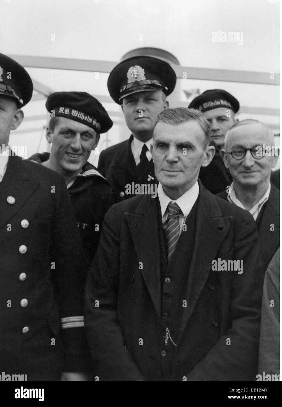 Transport / transport, navigation, accidents de navires, naufrage du cargo britannique 'Peaway' avant Terschelling, pays-Bas, 4.4.1938, le capitaine secouru à bord du navire allemand 'Wilhelm Gustaff', Additional-Rights-Clearences-not available Banque D'Images