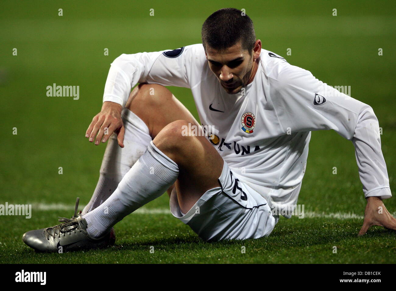 Prague's Jan Rezek photographié pendant la Coupe de l'UEFA Groupe E match Bayer Leverkusen v Sparta Praha au BayArena à Leverkusen, Allemagne, 06 décembre 2007. Sparte défait Leverkusen 1-0. Photo : Franz-Peter Tschauner Banque D'Images