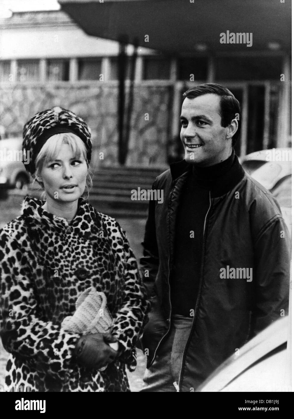 Sailer, Anton Engelbert 'Toni', 17.11.1935 - 24.8.2009, athlète et acteur autrichien (ski alpin), demi-longueur, avec Vivi Bach, dans le Tatra, 14.6.1966, Banque D'Images