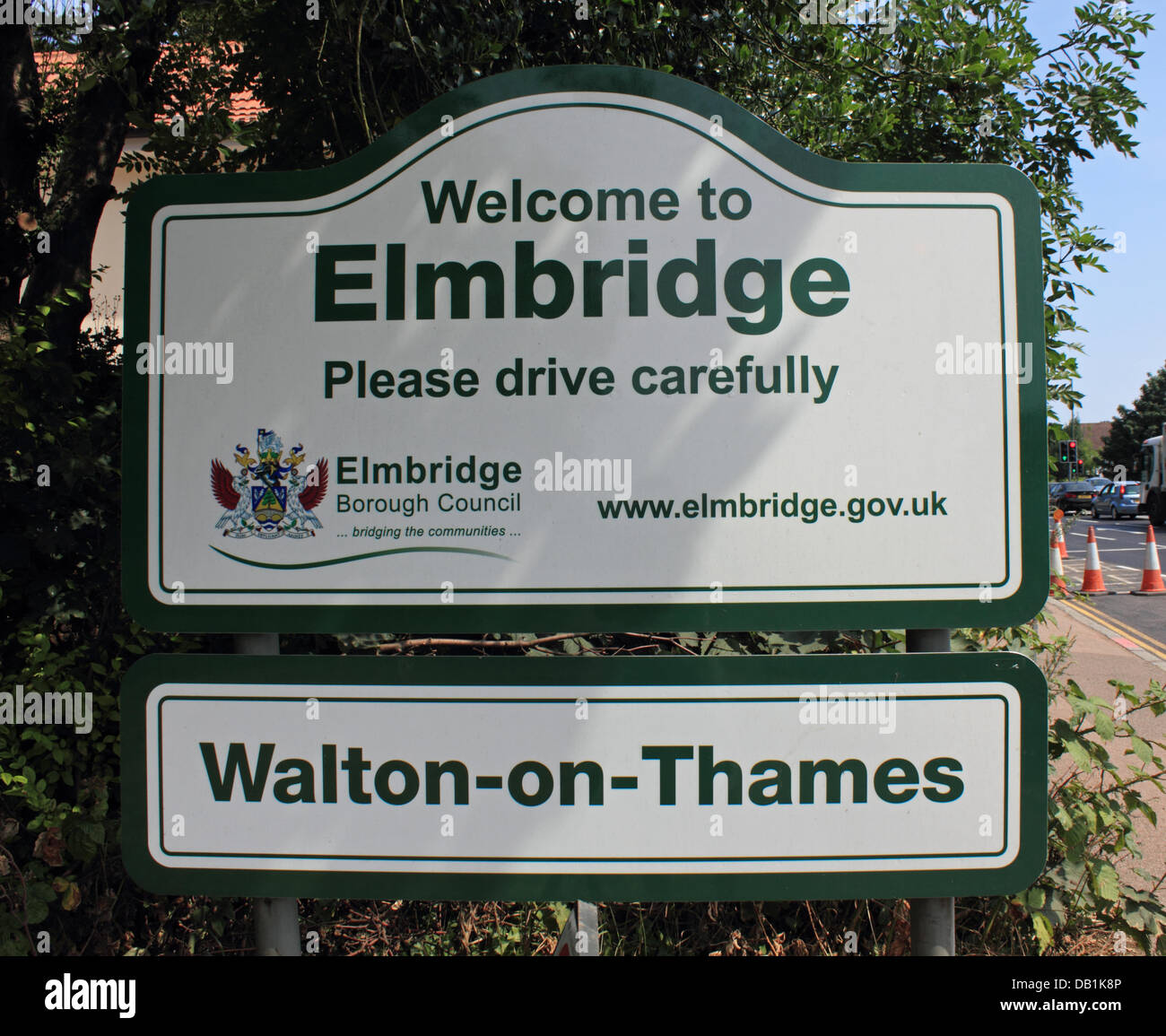 Walton on Thames, Surrey, Angleterre, Royaume-Uni. 22 juillet, 2013. La première nouvelle route pont sur la tamise pour 20 ans ouvert aux véhicules aujourd'hui à 6h00. Il porte les A244 entre Walton-on-Thames et de Shepperton et a pris 18 mois pour construire. Credit : Jubilé Images/Alamy Live News Banque D'Images