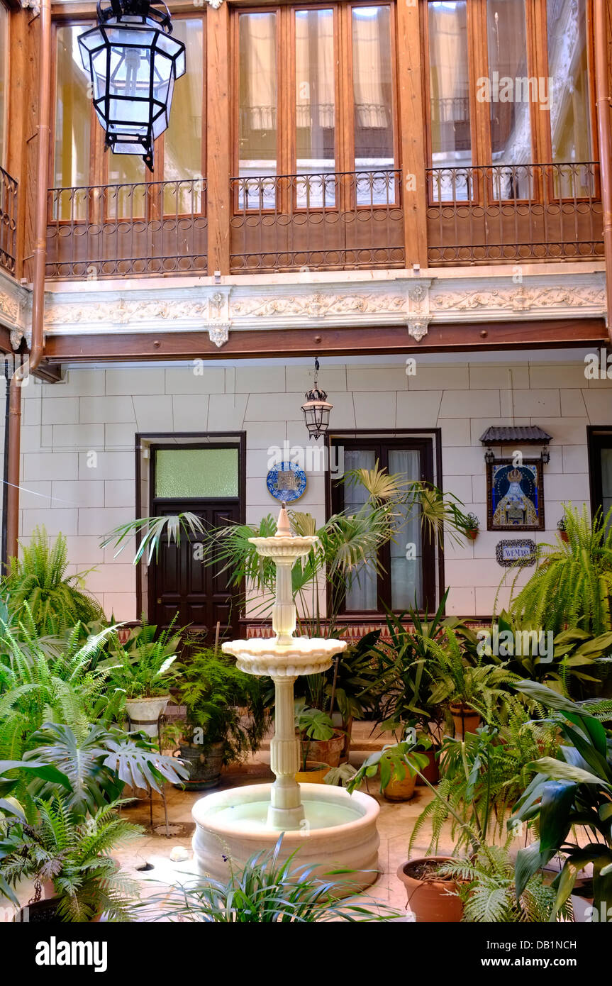 Un riad ou un jardin au centre d'une maison. Après le style mauresque. Tolède. Espagne Banque D'Images