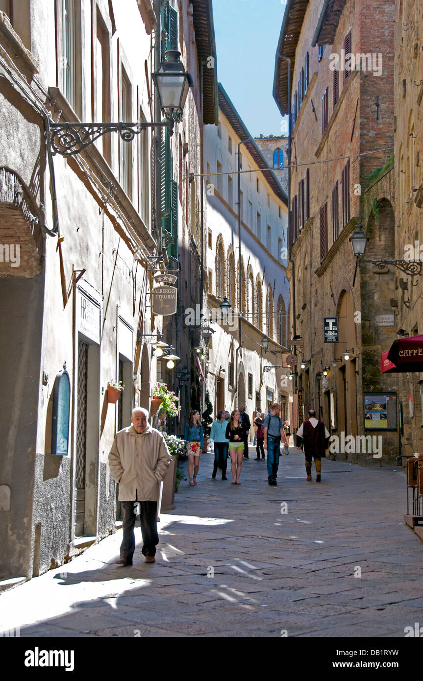 Rue étroite Volterra Toscane Italie Banque D'Images