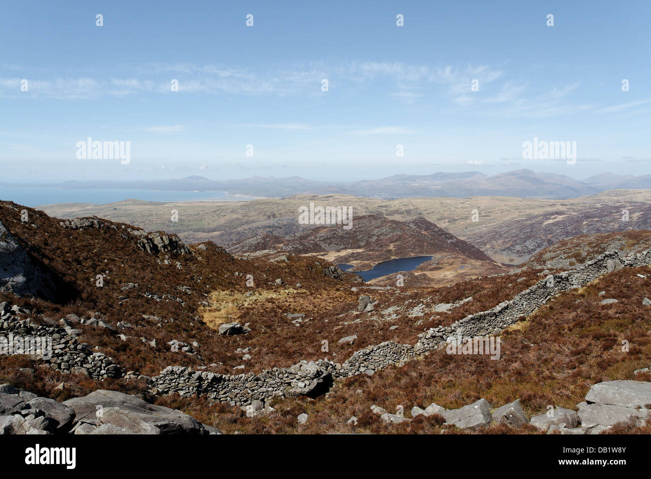 Vue vers la péninsule de Llyn, Snowdonia, Rhinog Fawr Banque D'Images