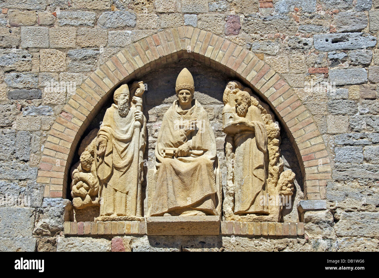 Sculpture de trois personnages religieux Cathédrale Volterra Toscane Italie Banque D'Images