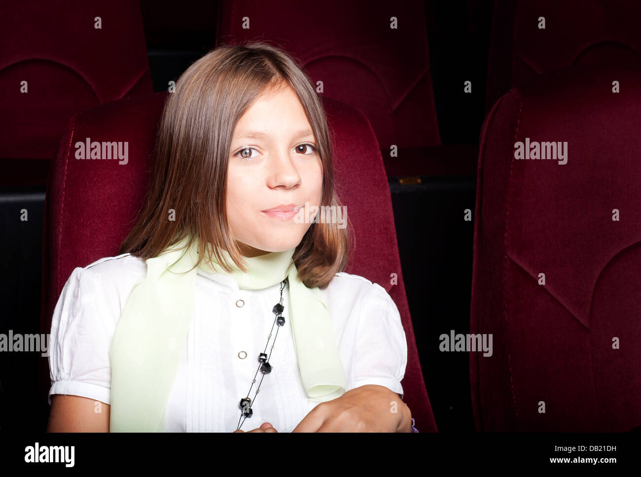 Fille au cinéma Banque D'Images