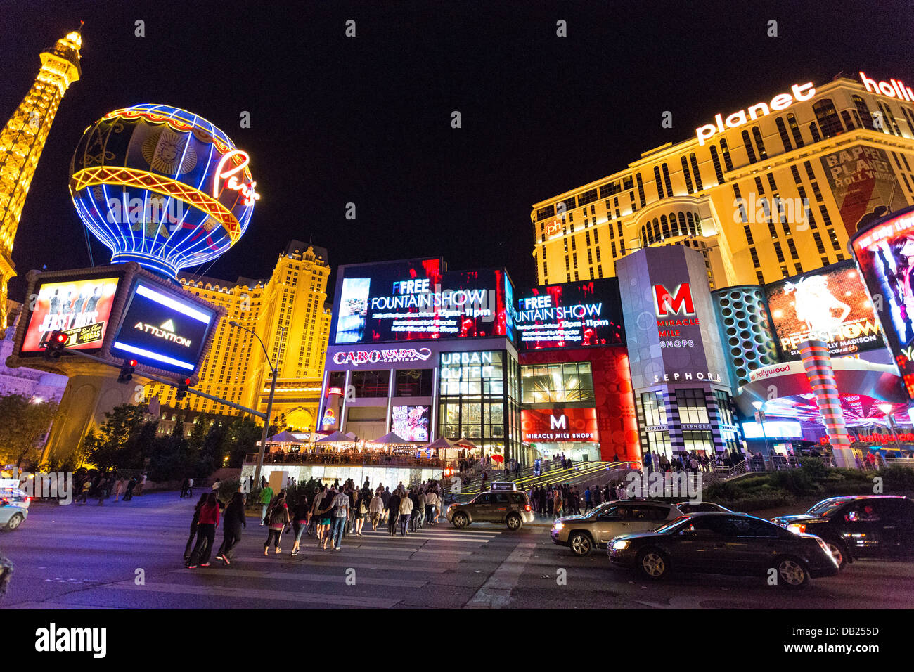 Paris et Planet Hollywood Hotel et Casino à Las Vegas, la nuit Banque D'Images