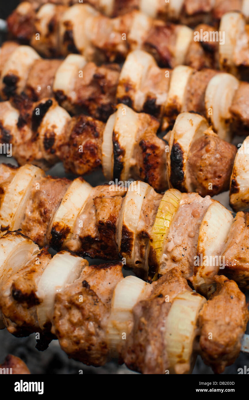 Délices shish kebab sur l'extérieur grill Banque D'Images