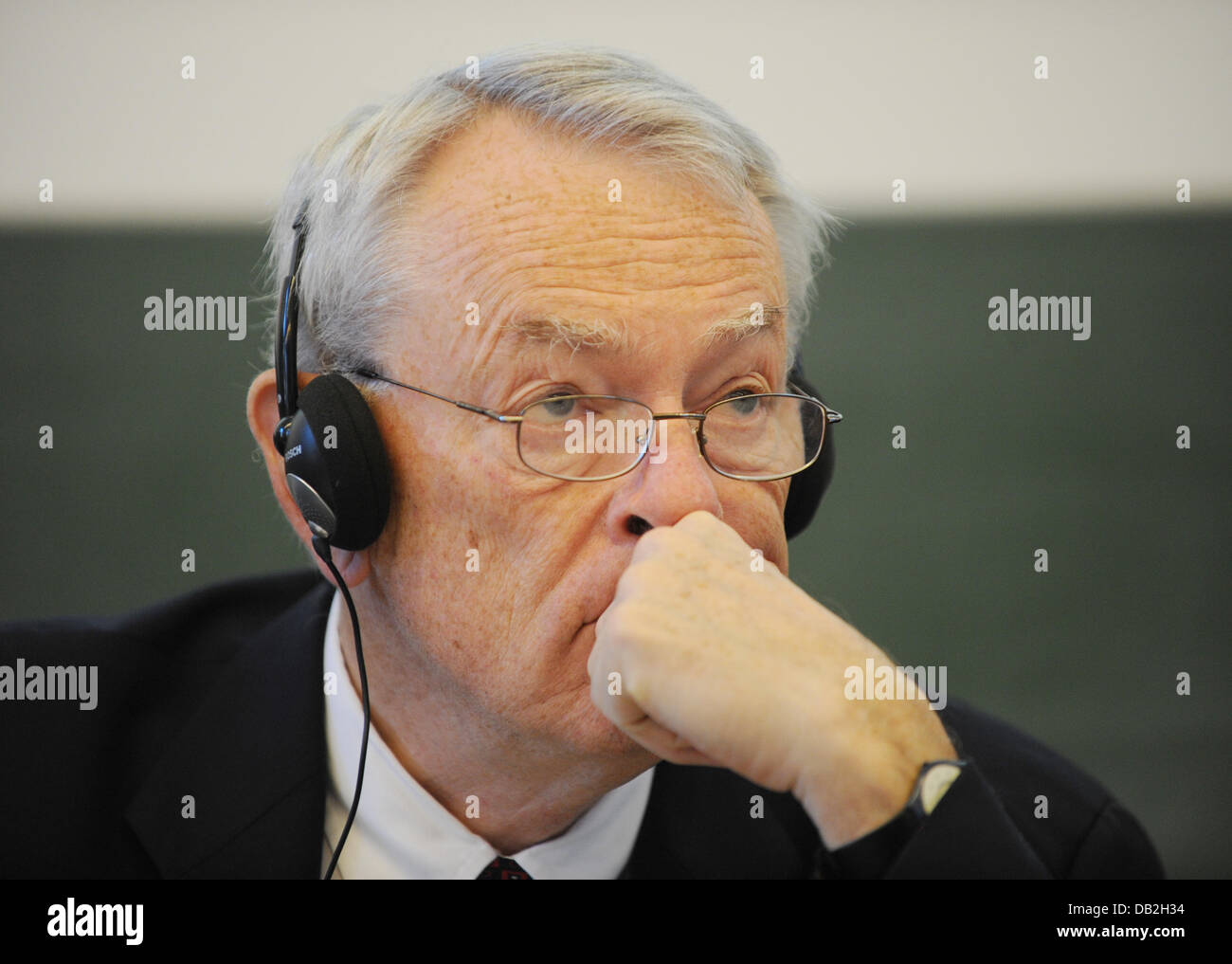 Richard Pound, président fondateur de l'AMA (Agence Mondiale Anti-dopage) est vu lors d'une conférence de presse au début d'un trois-dire colloque international sur le thème de la 'sport' dopage et médecine à l'Université de Fribourg à Freiburg, Allemagne, 12 septembre 2011. La conférence scientifique est de donner un rapport de situation sur le dopage et médecine du sport. Photo : Patrick Seeger Banque D'Images