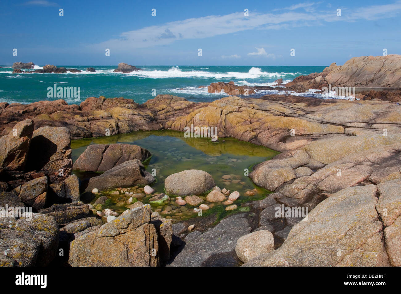 Rockpools révélé à marée basse Jersey Channel Islands, UK LA005956 Banque D'Images
