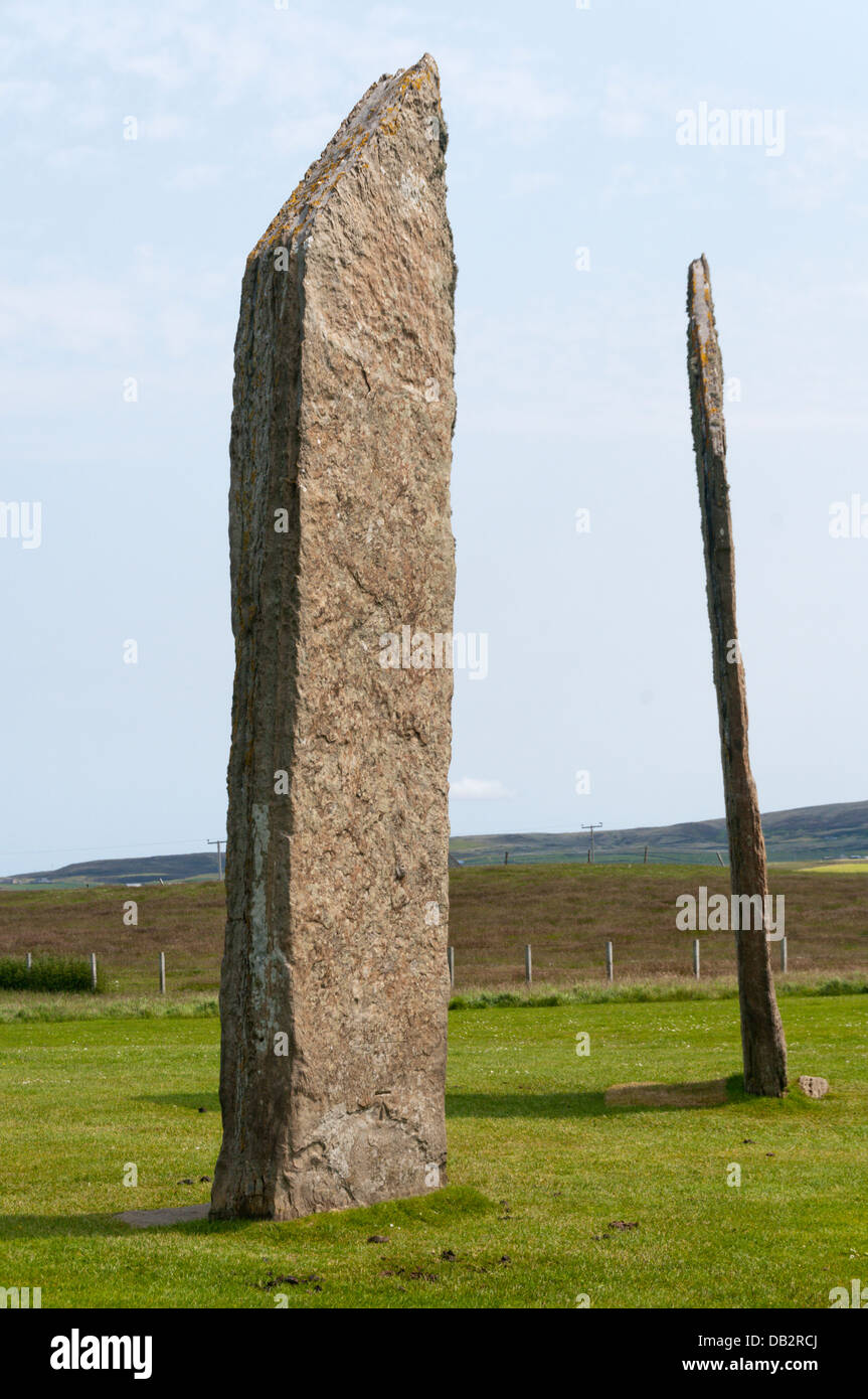 Deux des autres pierres de Stenness, Mainland, Orkney, montrant très mince dalle permanent. Banque D'Images